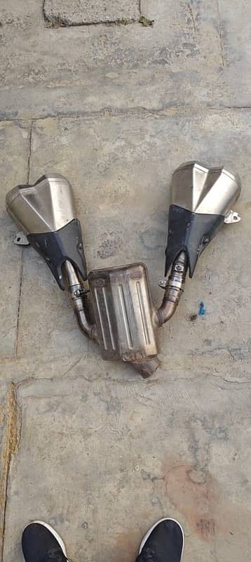 Kawasaki Z1000 Full Exhaust System in new condition almost. Headers 2