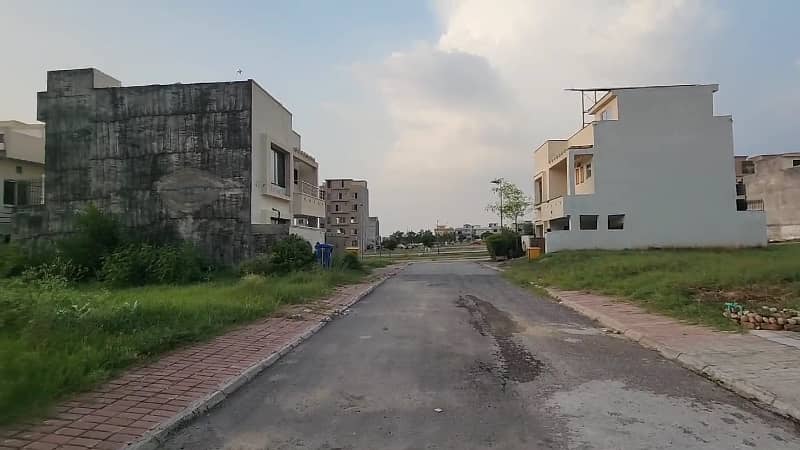 Prime 5 Marla Plot in E-3 Block, Bahria Town Rawalpindi All Dues Cleared, Ready for Possession 1