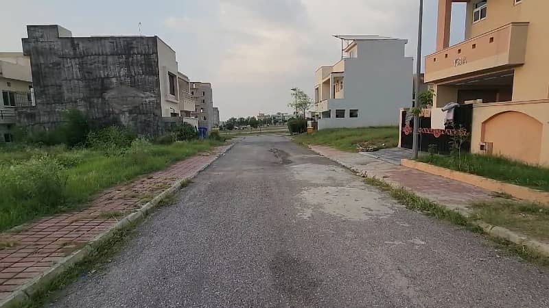 Prime 5 Marla Plot in E-3 Block, Bahria Town Rawalpindi All Dues Cleared, Ready for Possession 5