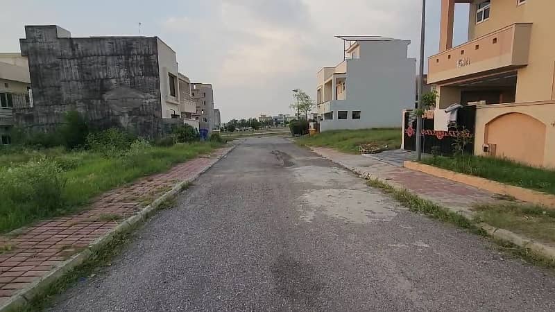 Prime 5 Marla Plot in E-3 Block, Bahria Town Rawalpindi All Dues Cleared, Ready for Possession 8