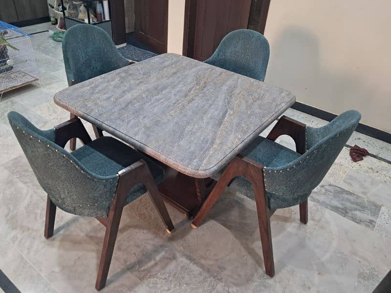 Dinning Table with 4 Chairs. 3