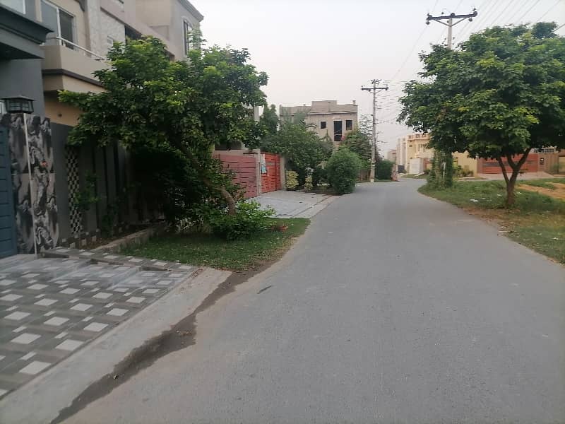 Nasheman-e-Iqbal Phase 2 - Block A House Sized 10 Marla For sale 2