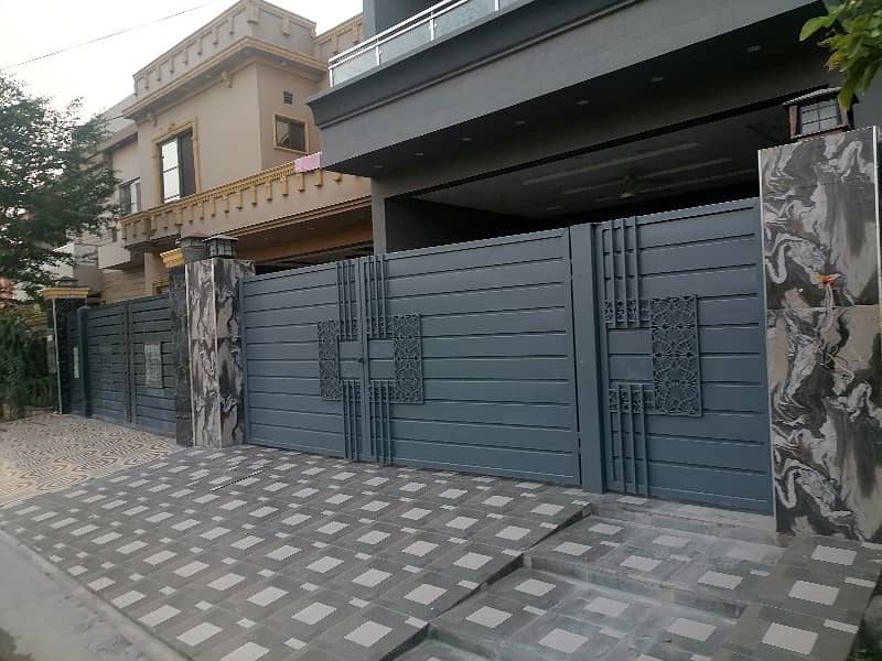 Nasheman-e-Iqbal Phase 2 - Block A House Sized 10 Marla For sale 3