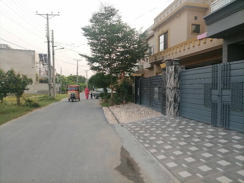 Nasheman-e-Iqbal Phase 2 - Block A House Sized 10 Marla For sale 4