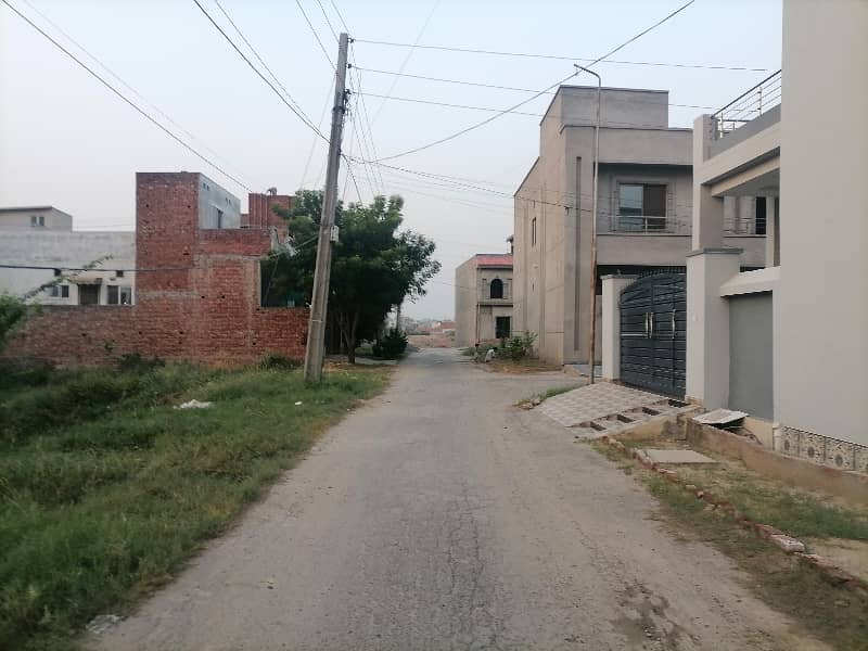 Buy your ideal 5 Marla House in a prime location of Lahore 2