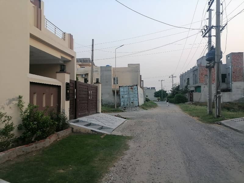 Buy your ideal 5 Marla House in a prime location of Lahore 3