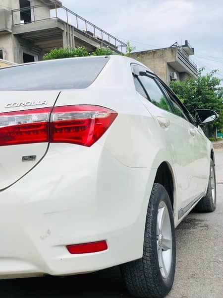 Toyota Corolla GLI 2017 in mint condition 8