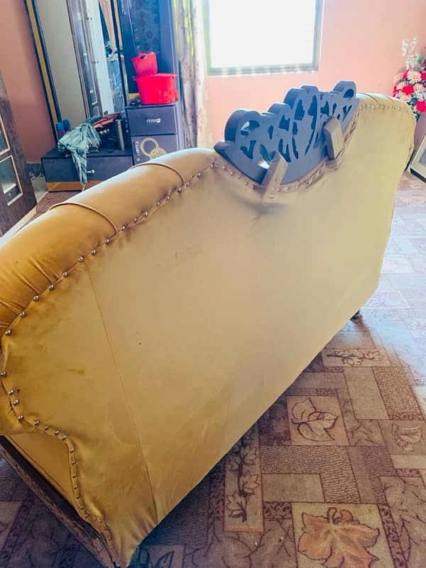 Golden Sofa new Condition 5