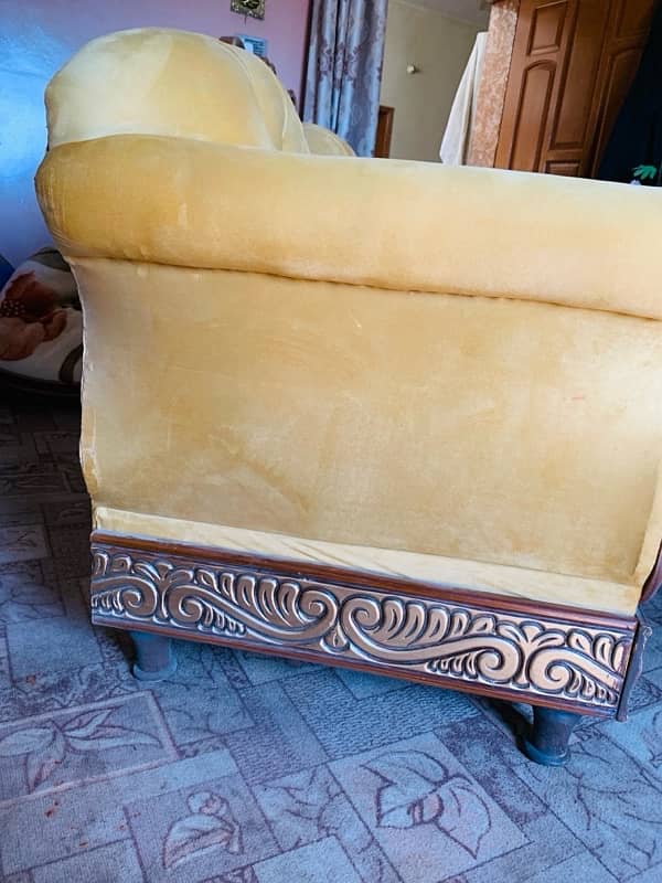 Golden Sofa new Condition 6