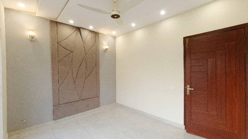 Investors Should sale This Prime Location House Located Ideally In Formanites Housing Scheme 14