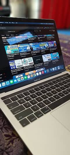 Macbook pro 2017 13 inch