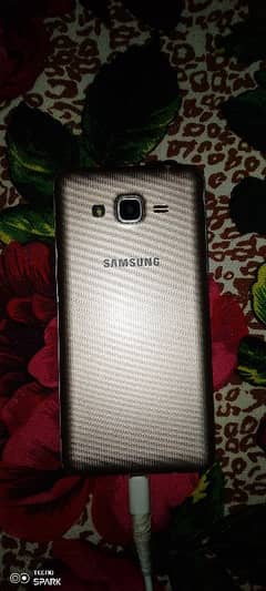 Samsung mobile phone old normal condition but mobile very nice working