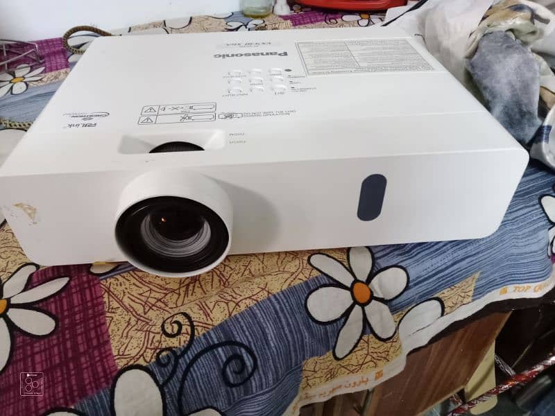 PANASONIC PT-VX430 PROJECTOR 1