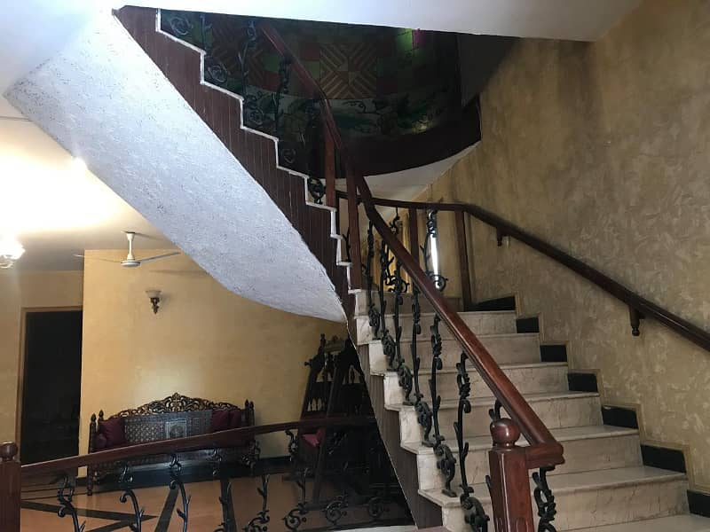 DECENT AND CLOSE END STREET HOUSE AVAILABLE FOR SALE F-11/4 ISLAMABAD 8