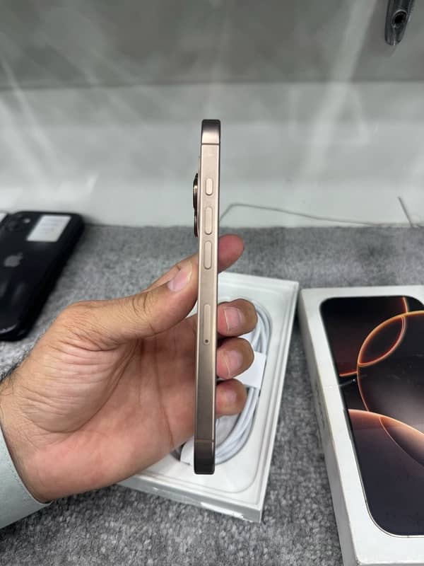 Iphone 16 Pro  Dersert Titanium 256 GB Non pta 4