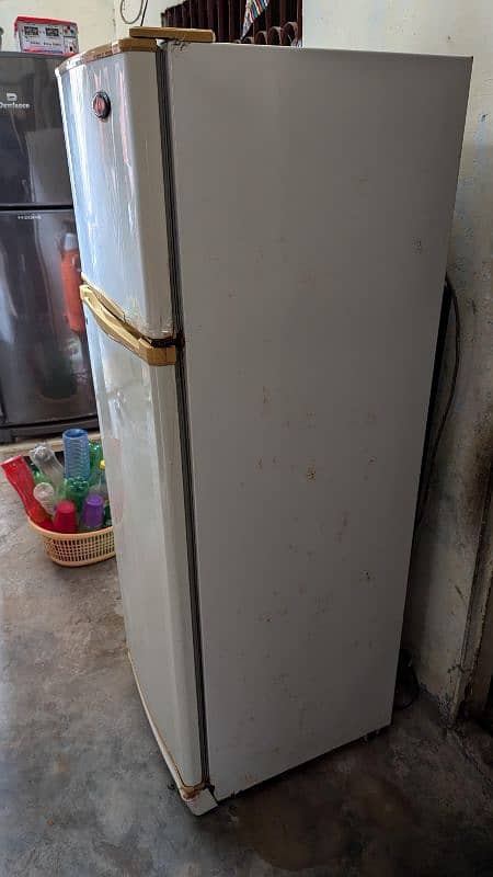 dowlance fridge for sell 1