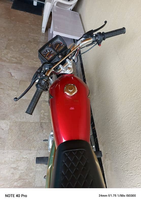 Honda 125 self start Gold Edition 24 ki sticker wala 2