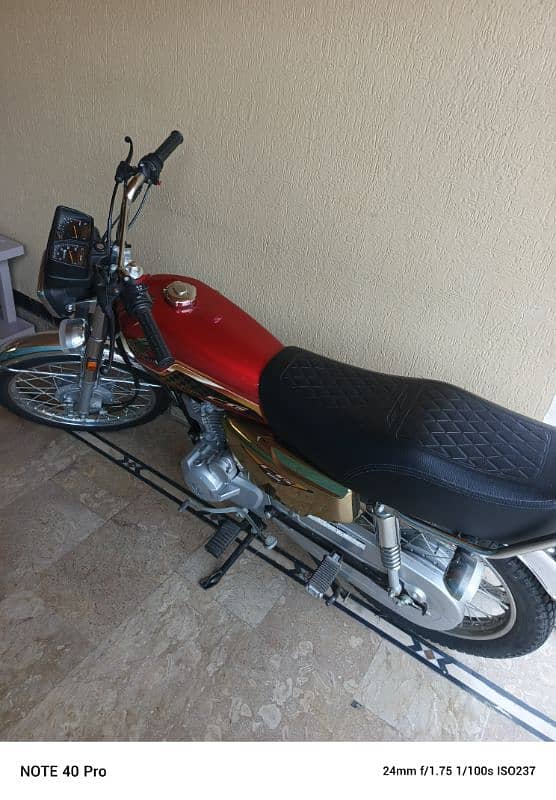 Honda 125 self start Gold Edition 24 ki sticker wala 3