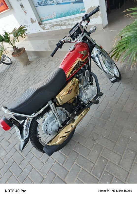 Honda 125 self start Gold Edition 24 ki sticker wala 0