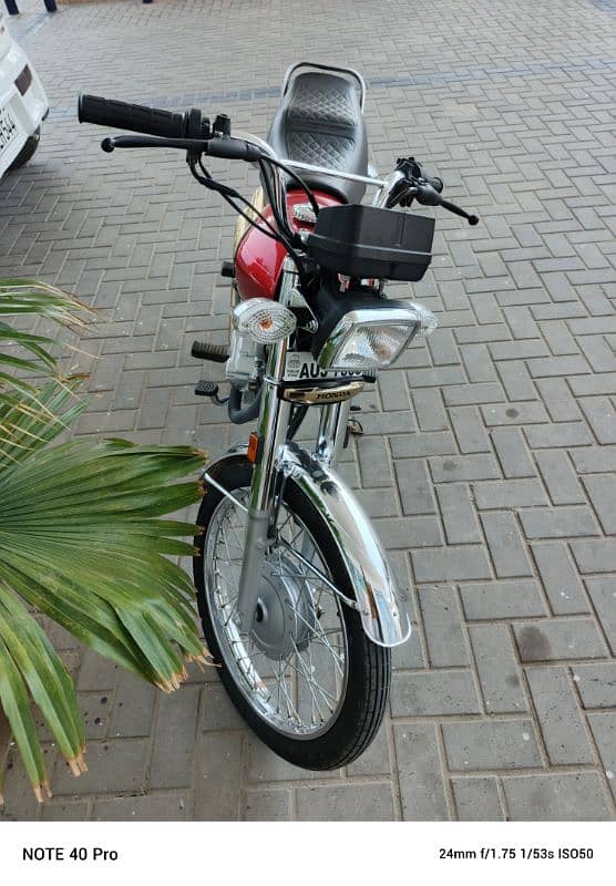 Honda 125 self start Gold Edition 24 ki sticker wala 5