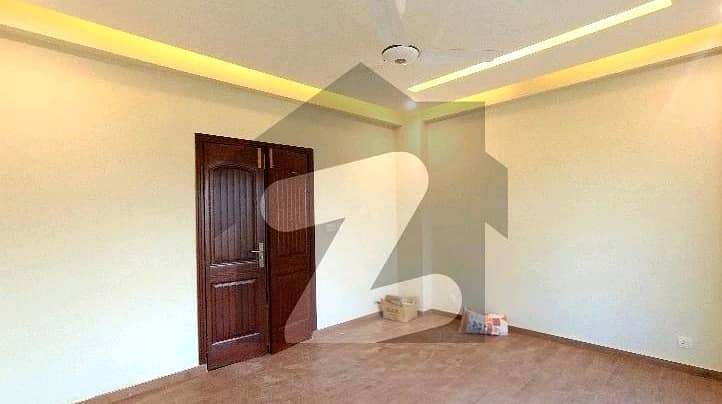 10 Marla Flat In Askari 11 - Sector D For Sale 3