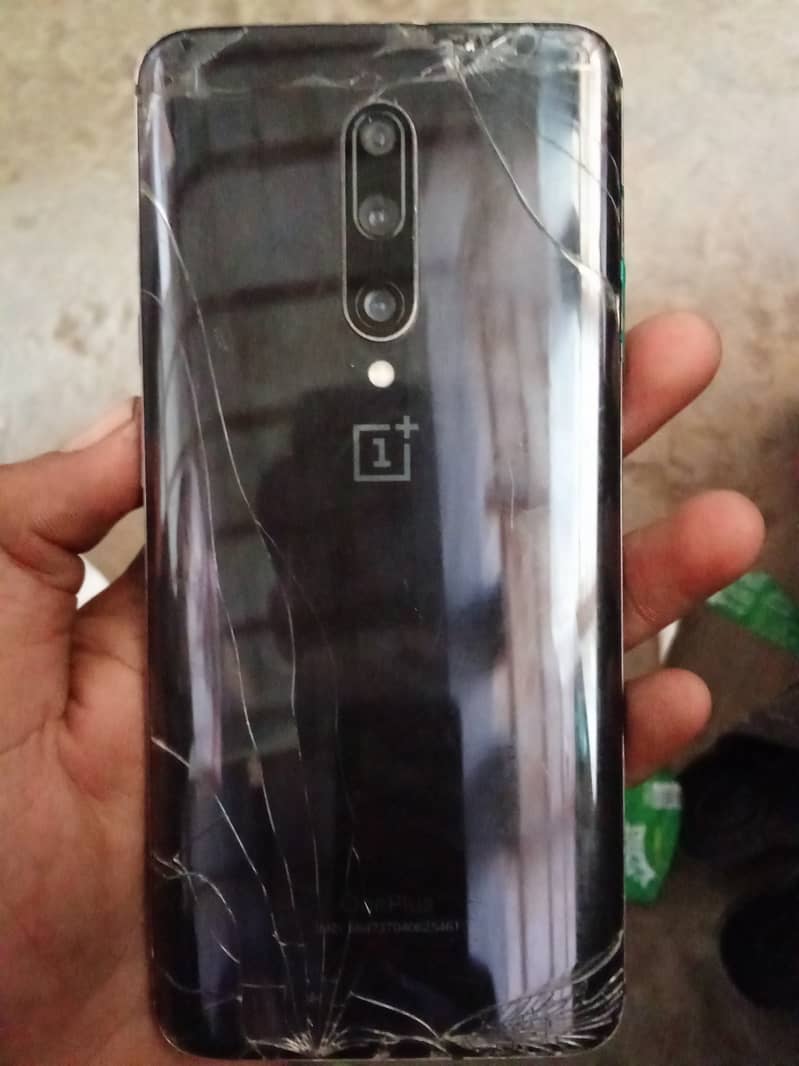 OnePlus 7pro panel toota hua Hain Baki bilkul set hain bilkul staHain 1