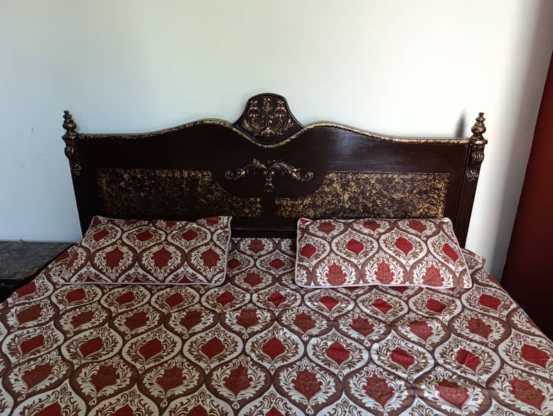 Double bad king size with spring matress 8" and two side tables 0