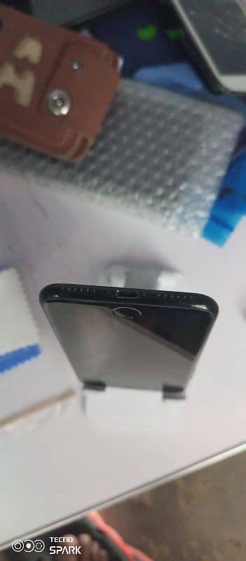 iPhone 7 32 GB 4 months all sim working non pta set ha 5