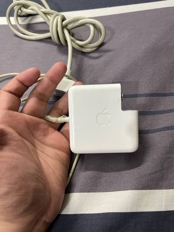 Apple MagSafe 1 - 60W Original MacBook Charger 1