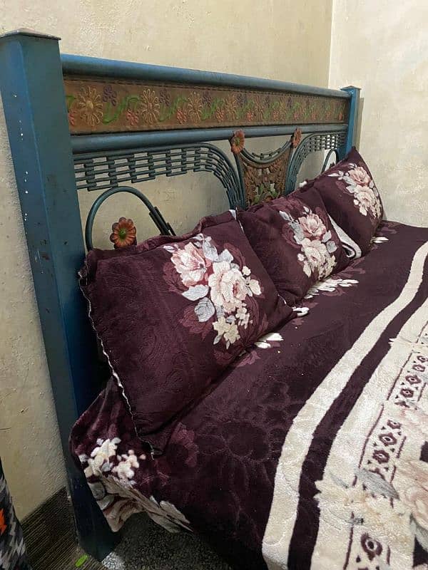 iron bed good condition 2