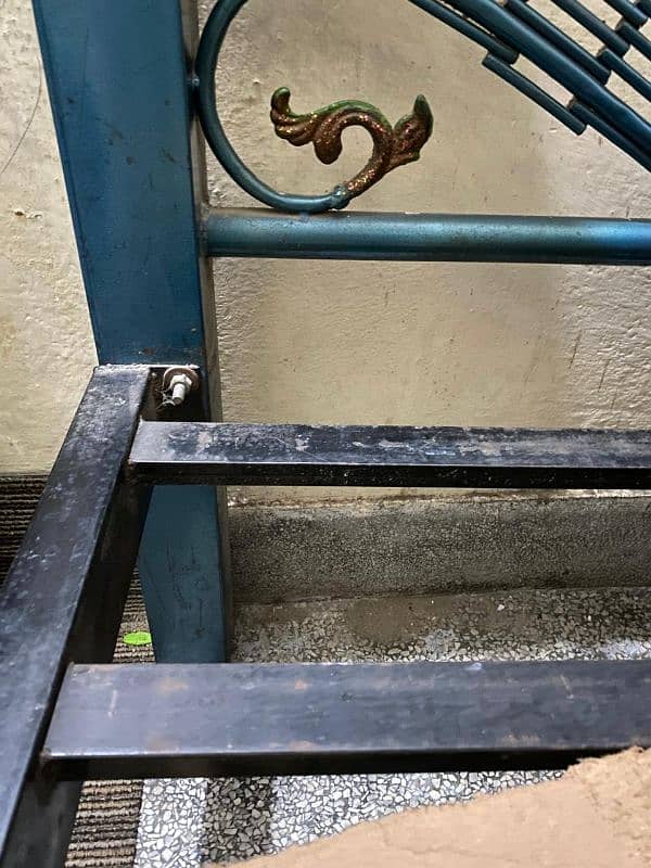 iron bed good condition 3