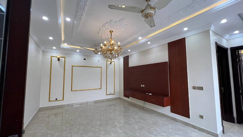 1 Kanal House For Sale in Lake City Sector M3 8