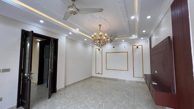 1 Kanal House For Sale in Lake City Sector M3 17