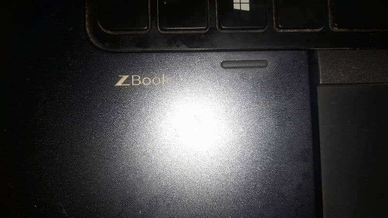 Z Book  i 7   4 Gen ram 8 G b  2 heard 250+1000=1250 nice 03214976394 10