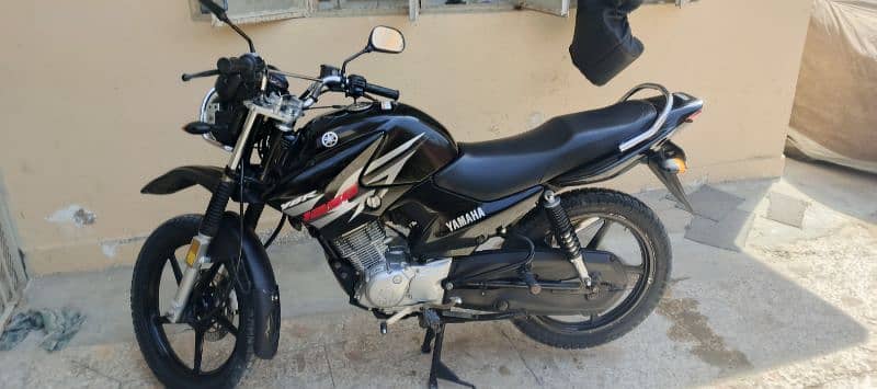 Japanese imported ybr 125g good condition no scratch no wark all ok 12