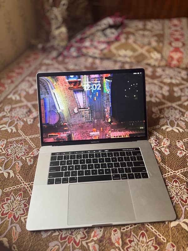 macbook pro 2018 15 inch 1