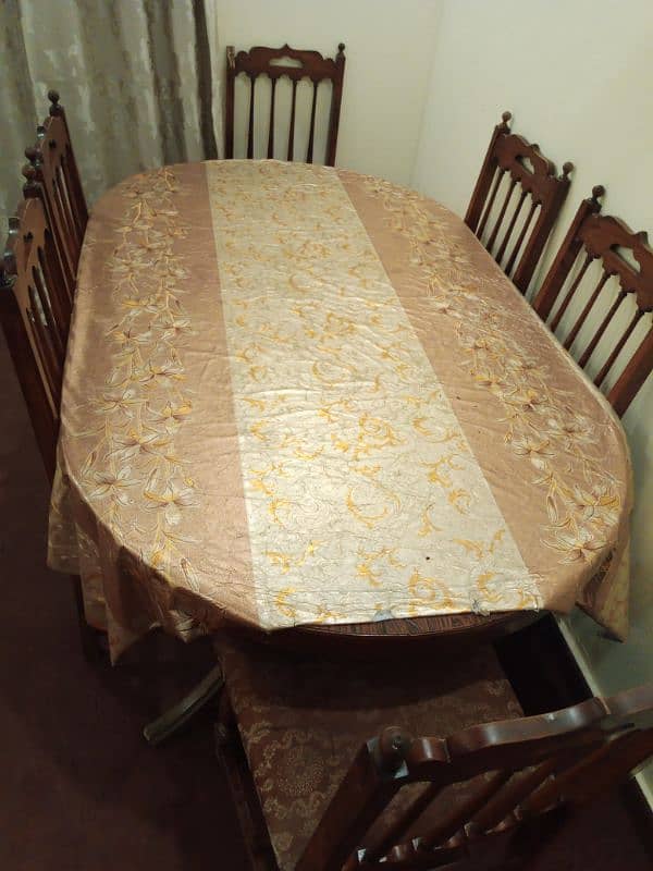 Dinning table wood from chiniot 9/10 condition. 1