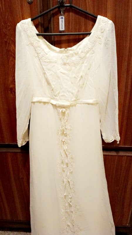 white beatful maxi 3