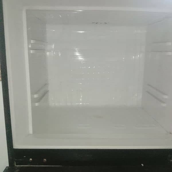 Orient fridge 3 year use  medium size 8