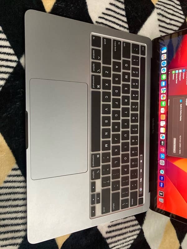 Macbook pro M2 8/256 13 inch 2