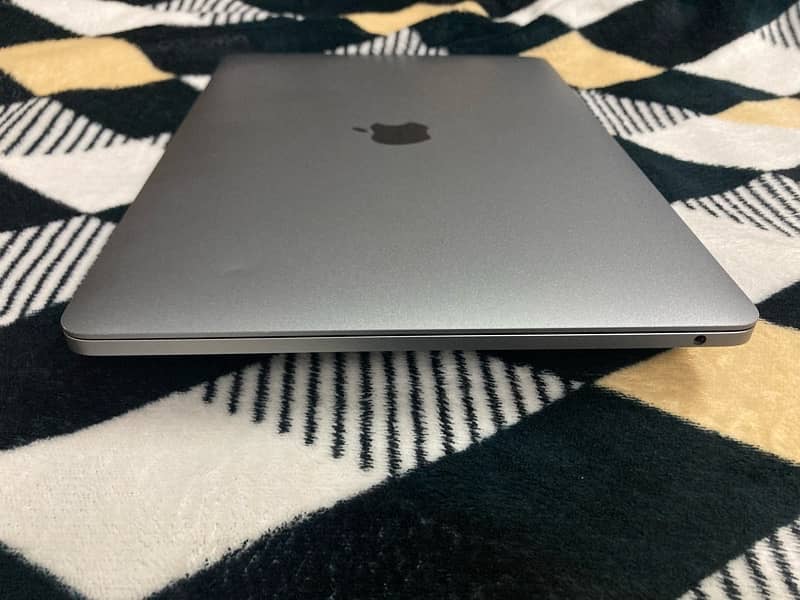 Macbook pro M2 8/256 13 inch 3