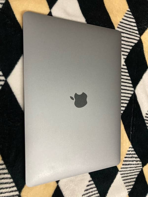 Macbook pro M2 8/256 13 inch 4