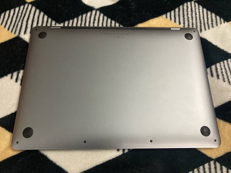 Macbook pro M2 8/256 13 inch 5