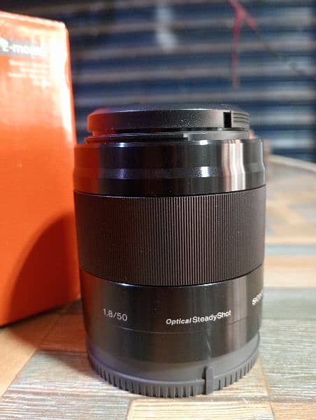 Sony 50mmf/1.8 OSS Lens 3