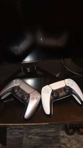 ps5 slim digital edition with two controllers 3