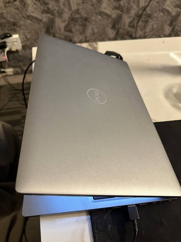 Dell latitude 5530 10/10 condition 6