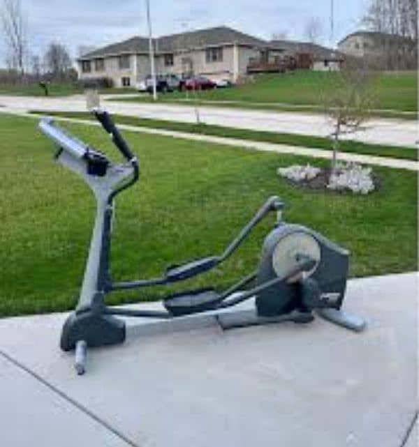 Life Fitness elliptical cross trainer Exercise machine magnetic cycle 0