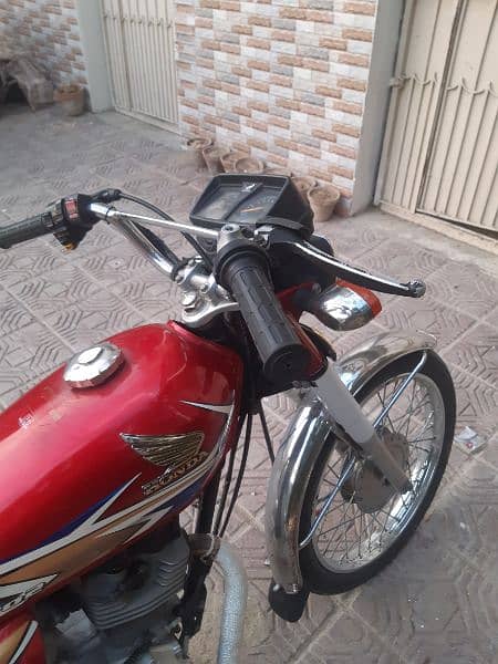 Honda 125 Brand new condition Karachi number 2