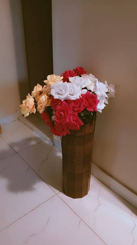 Flower vase for Rs 3000/- only 1