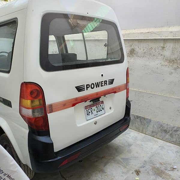 power van  2013 ,11 seaters 5